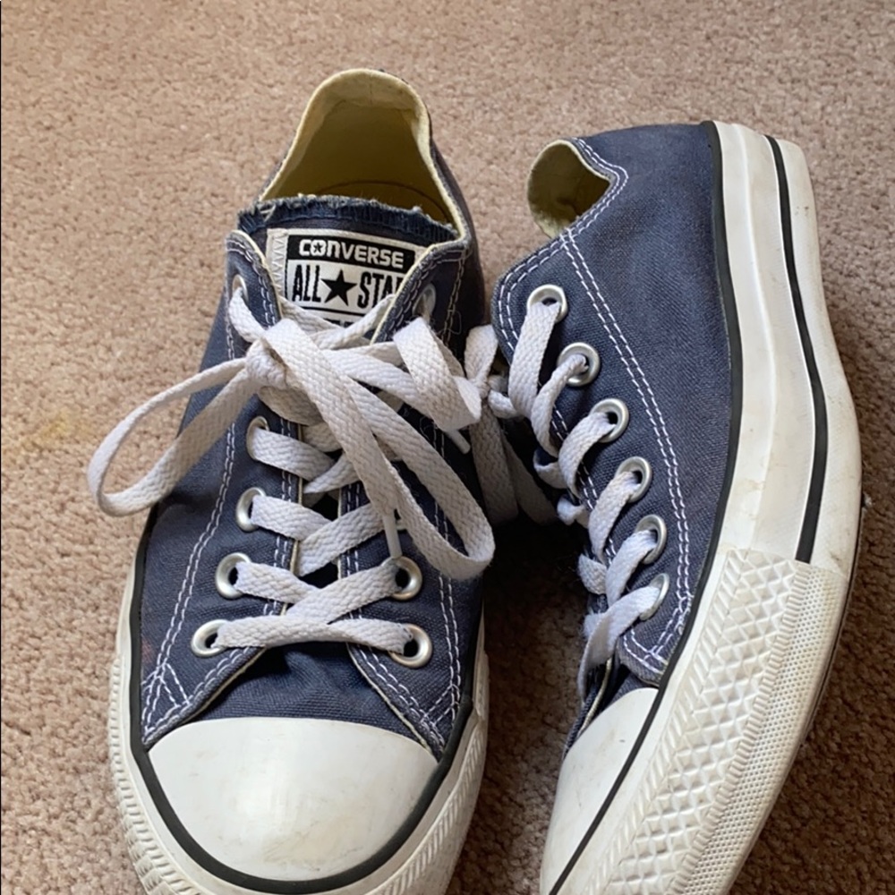 Navy converse low